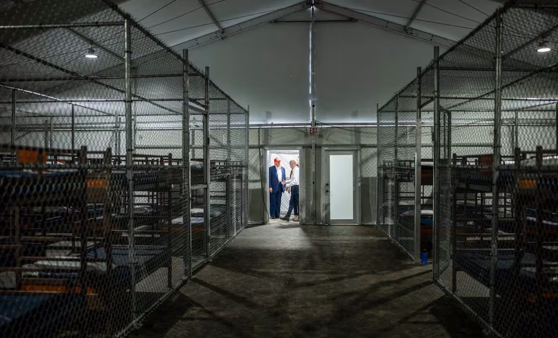 Congresista afirma que solo quedan 336 migrantes en «Alcatraz de los Caimanes»; decidirán si cierra ese centro de detención