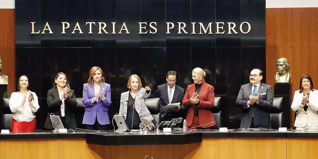 Entra Laura Itzel con oferta de altura; Noroña se va cuestionado