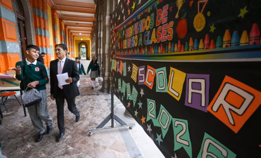 Regreso a clases 2025; fechas de puentes escolares y vacaciones para planificar el año escolar