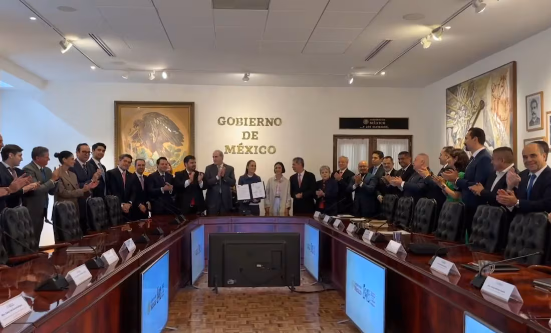 Sheinbaum se reúne con gasolineros; renuevan acuerdo para estrategia de precio único