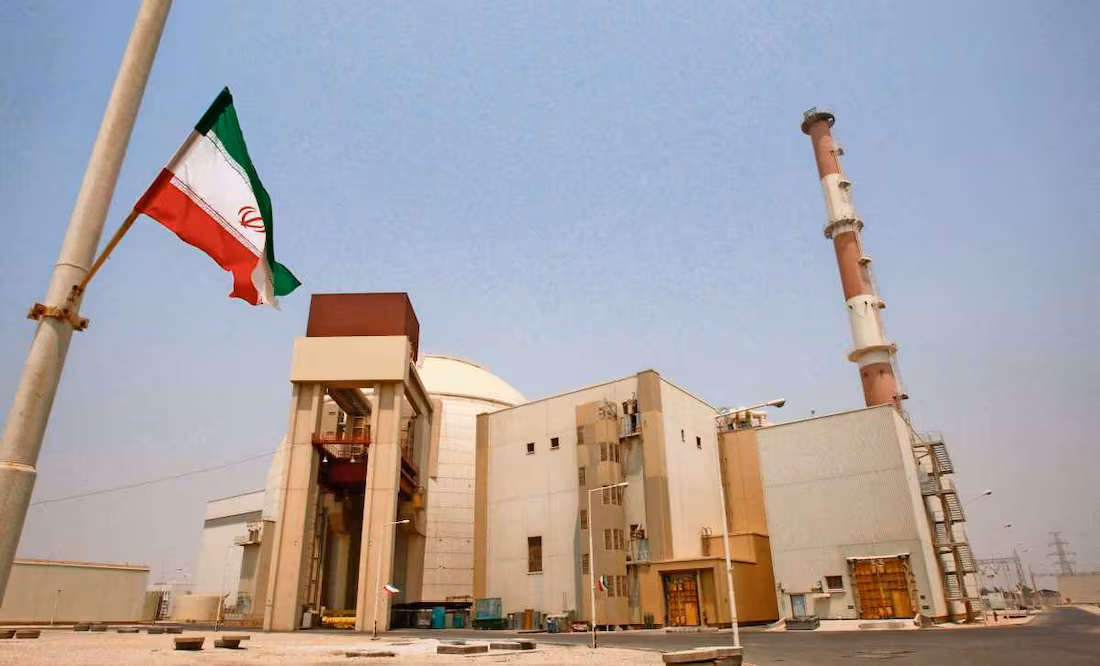 Teherán y Moscú firman acuerdo millonario para construir 4 plantas nucleares en Irán