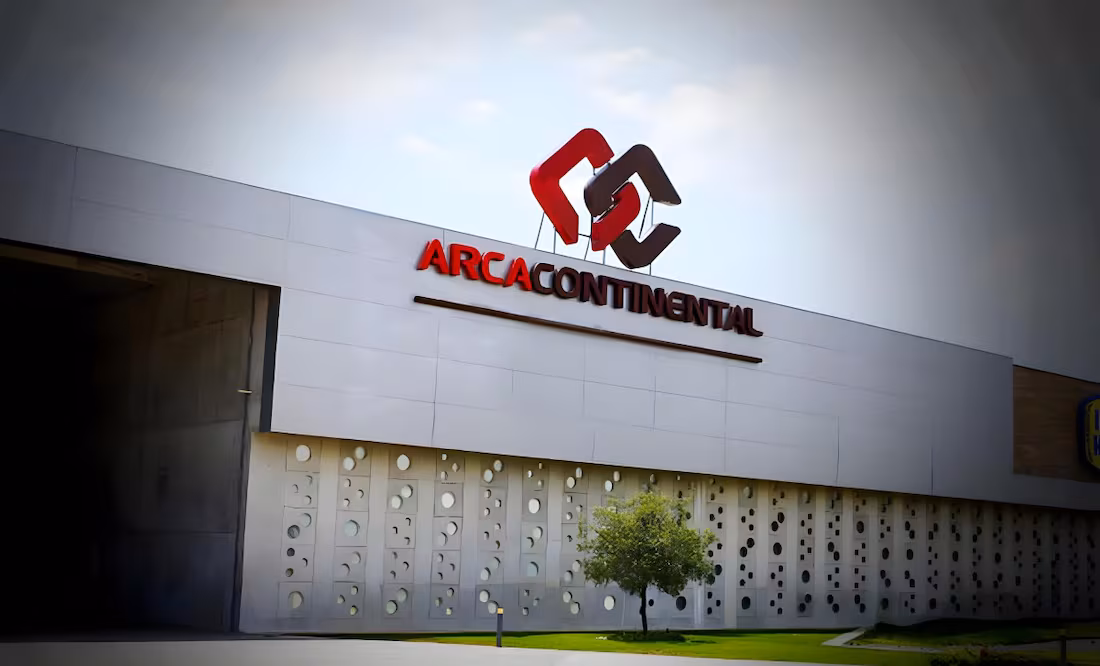 Arca Continental prevé aumentar 10% precio de sus productos en 2026 por alza del IEPS