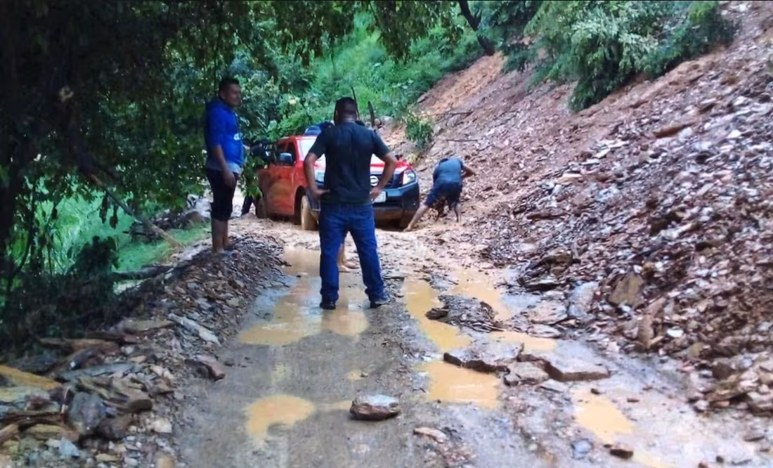 Deslaves, poblaciones incomunicadas y desbordamiento de ríos pegan a la Sierra de Puebla