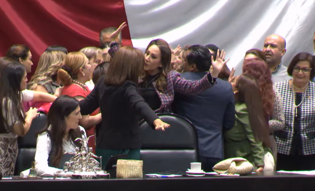 Diputadas manotean y se empujan por conflicto Palestina-Israel; Kenia López Rabadán pide dos minutos de silencio